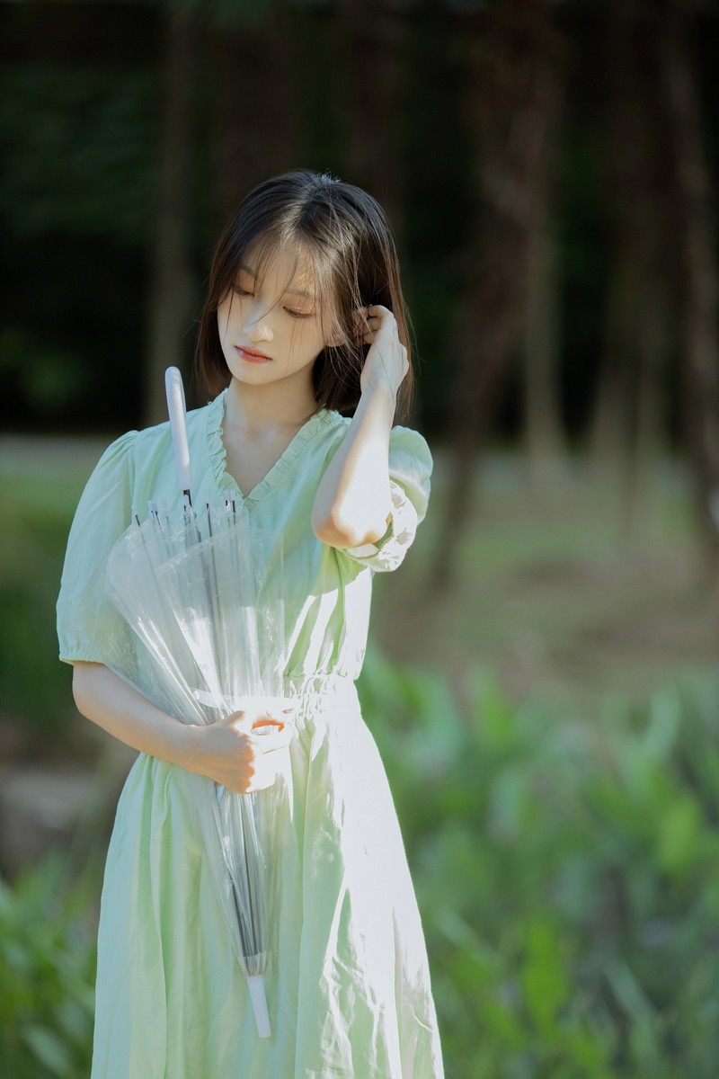 光和轻盈的夏日