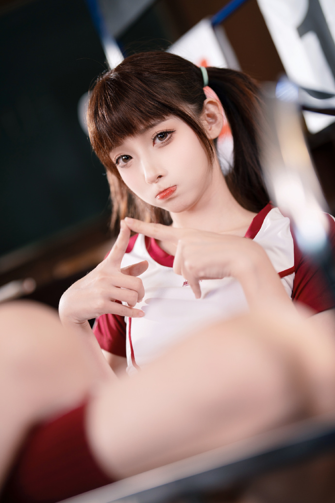 来点红红火火体操服～～