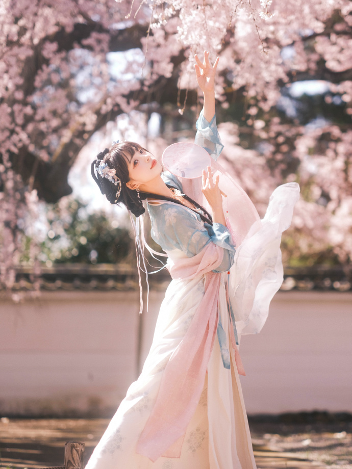 拍了汉服与樱花~