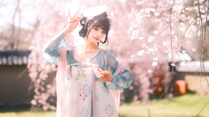 拍了汉服与樱花~