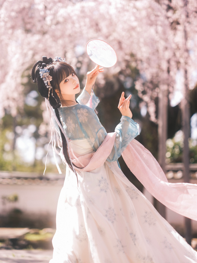 拍了汉服与樱花~