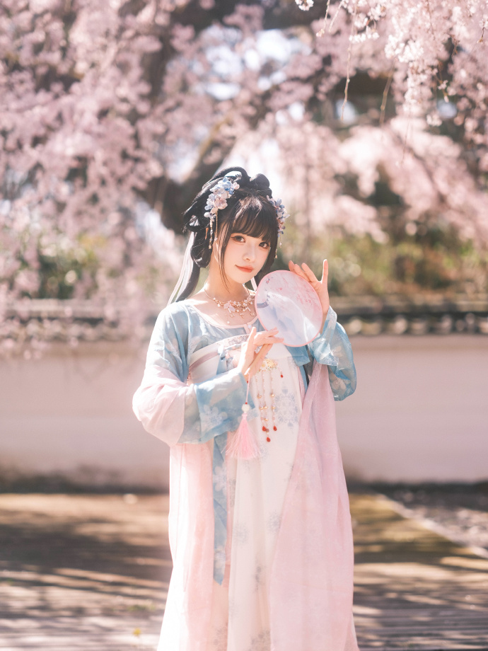 拍了汉服与樱花~